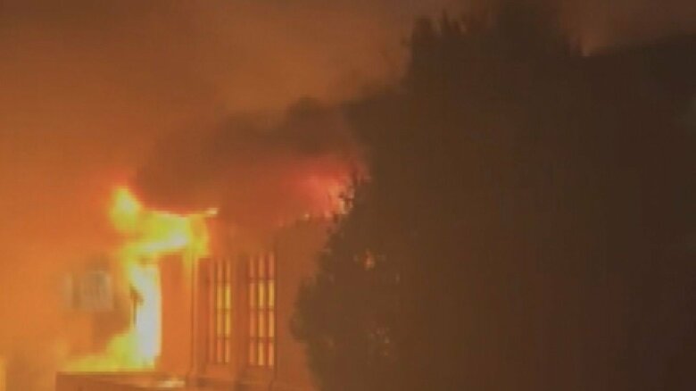 現場の消防「現段階では火は内側からと…」無人の高校の体育館が全焼 生徒は「9月にボヤ騒ぎも」｜FNNプライムオンライン