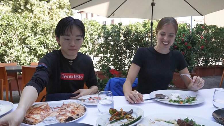 カロリーナ・コストナーさんと食事する鍵山