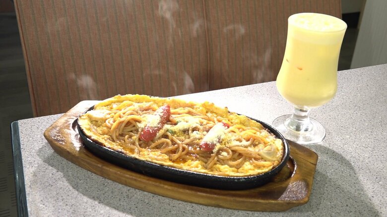 アツアツの鉄板に卵が絡む懐かしい味…太麺に濃厚なトマトソースのナポリタン 隠れた伊勢の名物