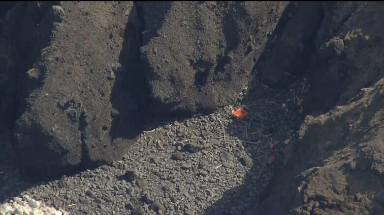 「救命浮器」というオレンジ色の救命道具のようなものが見える