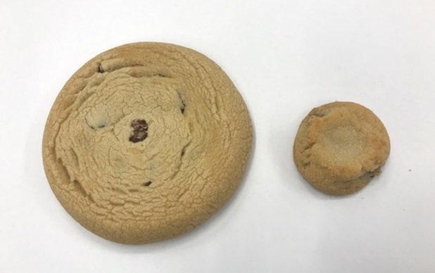 右が通常のカントリーマアム