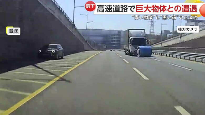巨大な給水タンクが転がってきてトラックと衝突する瞬間（4月17日、韓国）③