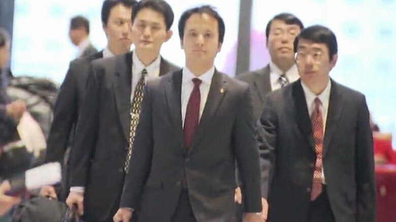 FBIに向かう警視庁の捜査員