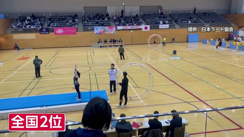 全日本ラート競技選手権大会（2025年12月）の様子（青いマット上にいるのが船木さん）