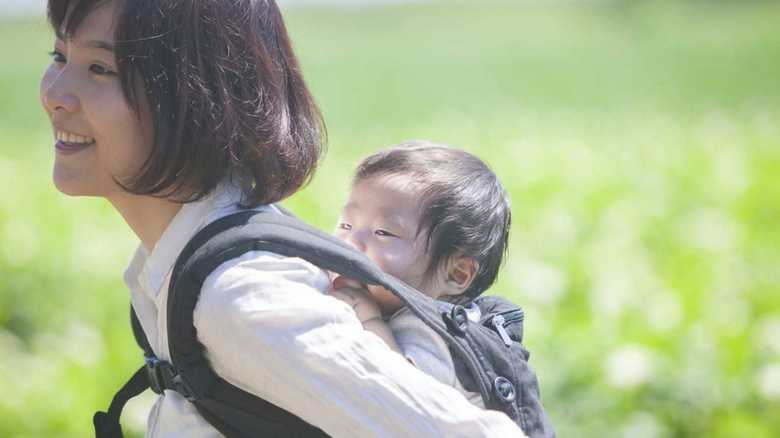 婚姻率最低の4.7%で未婚化克服は? 赤ちゃん背負い勤務…根付くか賛否両論の「子連れ出勤」 政府は「出会いサポート」も
