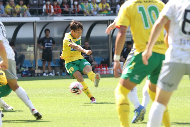 2ゴール3アシストを記録する岡庭　©JEFUNITED