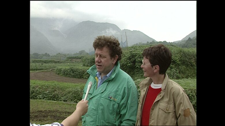 インタビューを受けるクラフト夫妻