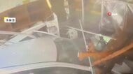 猛スピードの車がパン店に突っ込む…“直前”に一瞬ドアが開く様子も　客や店員含む4人けが　トルコ