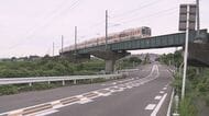 白っぽい軽自動車が走り去る…未明の県道で38歳男性が車にはねられ腕の骨折等の重傷 ひき逃げ事件として捜査