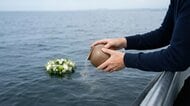 海洋散骨経験者の95.00％が「満足」と回答｜実施理由1位は「故人の希望」54.00％、海洋散骨を選択してよかった点や注意点も調査【わたしたちの墓じまい】