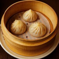 薄皮小籠包に台湾風手羽先も…紅油ピータンまぜそばや塩卵蒸しまんも楽しめる栄の実力派台湾料理店