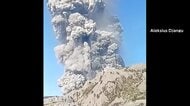 下山中に火山噴火　ルール無視の登山者20人　3人が死亡　SNS制作のため禁止区域への入山が増加と地元当局　インドネシア