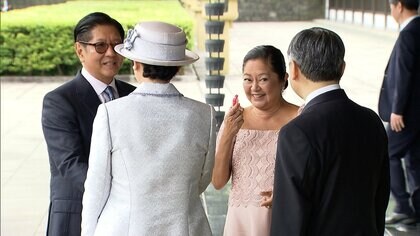 夫人が“マグロのすし”手にすると笑いが　天皇皇后両陛下がフィリピン・マルコス大統領夫妻を歓迎　贈り物は「ハロハロ」のグラス