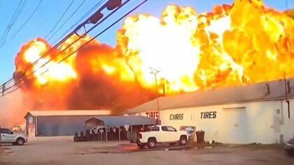 【映像】UPS貨物機爆発…左エンジンはすでになし　墜落時に地上の電柱なぎ倒す　死者は13人安否不明9人　アメリカ
