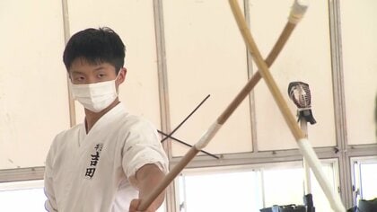 なぎなた男子 競技歴1年で全国3位　さらなる高みへ…授業では包丁を手に調理科で学ぶ【佐賀発】