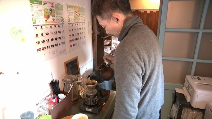 コーヒー専門店を営む佐藤毅さん（51）