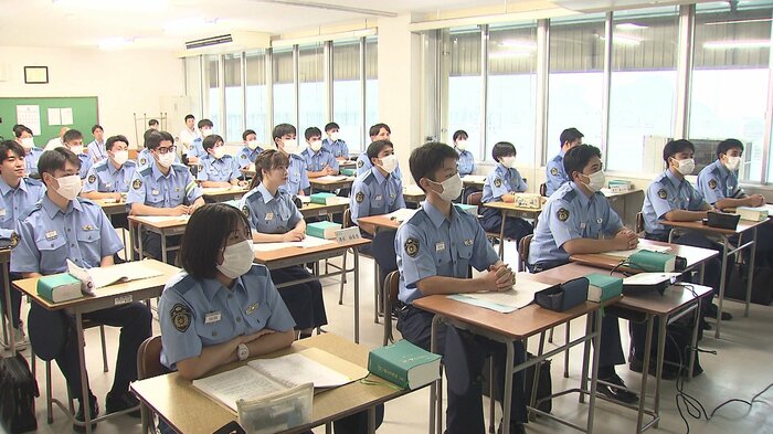 寮生活を送りながら警察官に必要な知識を学ぶ