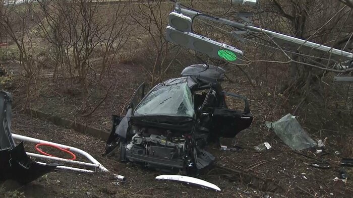 青森市の国道4号交差点で車とトラックが衝突した