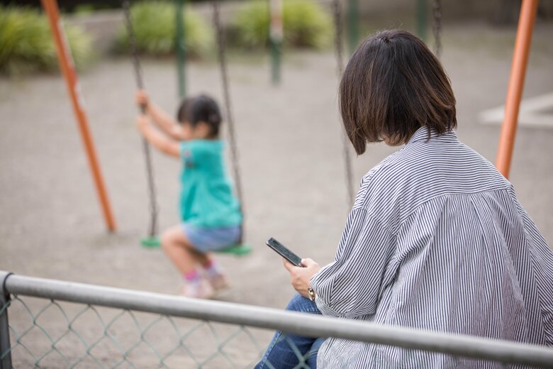 SNS相談利用者の72%が「行政や地域の支援利用を断念」。ひとり親、障害や疾病、経済的困窮などの困難を抱えながら「地域から孤立する親子」の実態調査