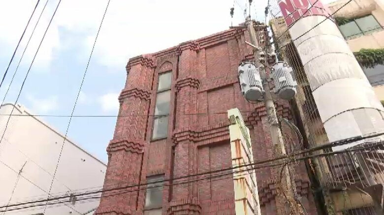 雑居ビルで見つかった白骨化遺体　生存していれば55歳の男性と判明　死後4～5年経過　死因は不明　福岡・久留米市｜FNNプライムオンライン