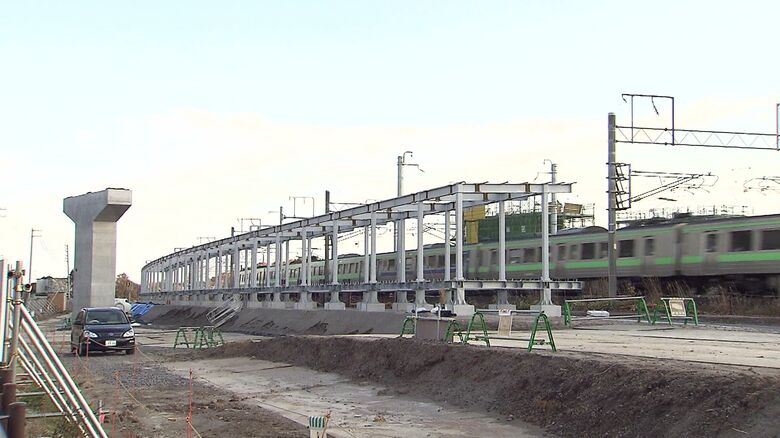 駅のホームの屋根の部分