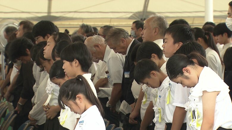 原爆投下時刻の午前11時2分には黙とうが捧げられた