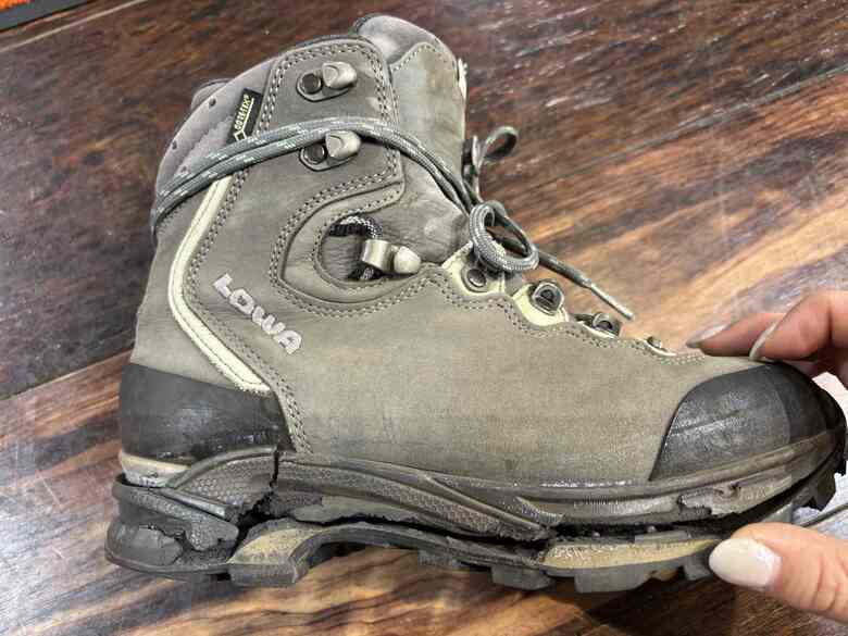 ソールとの間に隙間が見える（画像：石井スポーツ提供）