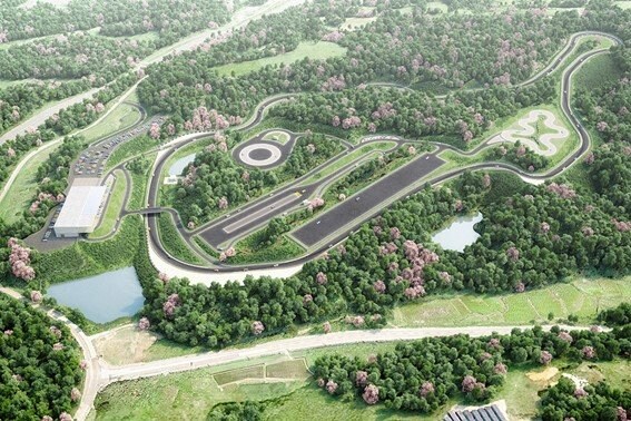 木更津市の起伏のある地形と自然を生かした「ポルシェ・エクスペリエンスセンター東京」