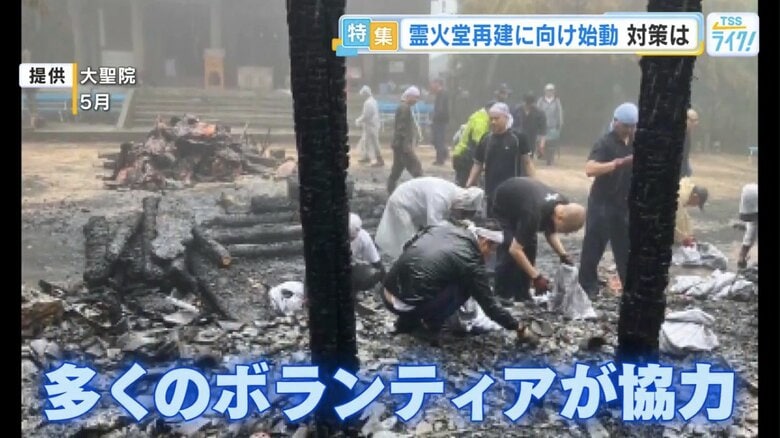 がれきを片付けるボランティア