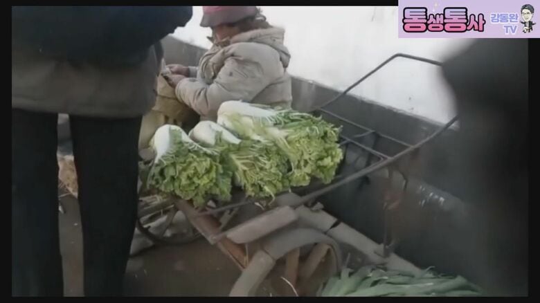 北朝鮮の野外市場（YouTube カン・ドンワンTVより）