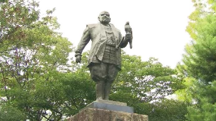 徳川家康公の像（静岡市・駿府城公園）