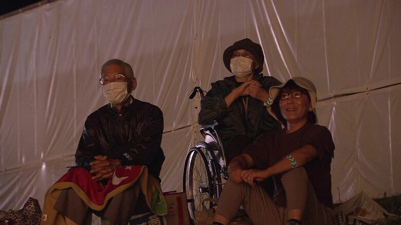 「本当に感激した」車椅子で駆けつけた女性