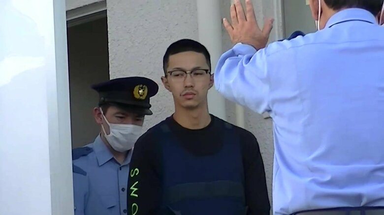 送検される高梨謙吾容疑者（千葉・印西警察署 19日午前）