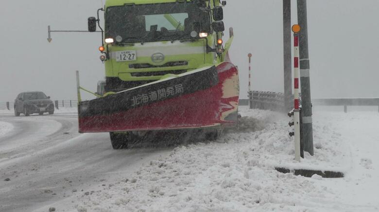 石北峠では除雪車が出動
