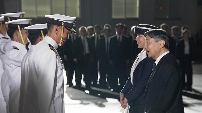 硫黄島を後にされる天皇皇后両陛下