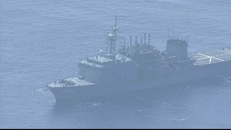 海上自衛隊の潜水艦救難艦「ちはや」（16日午後3時過ぎ）