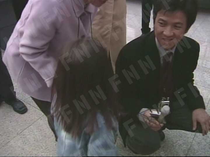 ハンミちゃん一家を取材する筆者