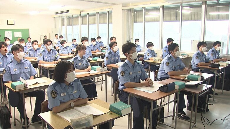 寮生活を送りながら警察官に必要な知識を学ぶ