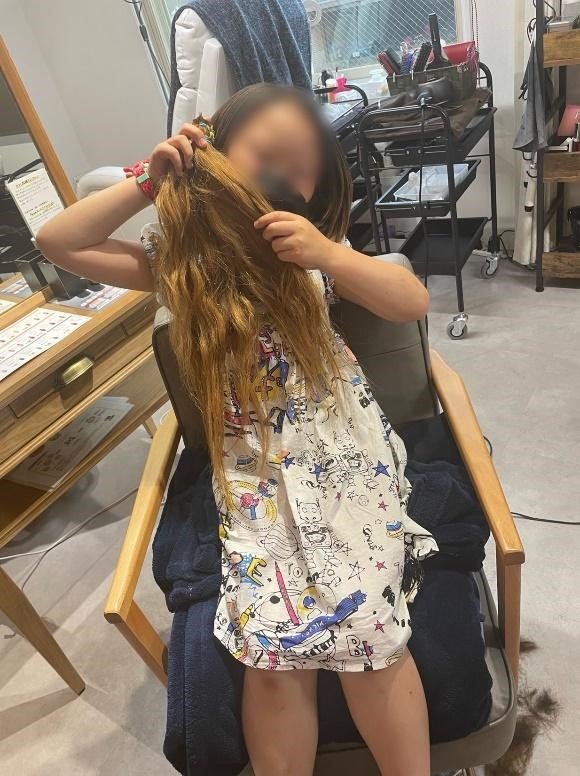 3歳から5年間伸ばし続けていた髪を切った樹さん。医療用ウイッグの素材として寄付した（2023年6月）