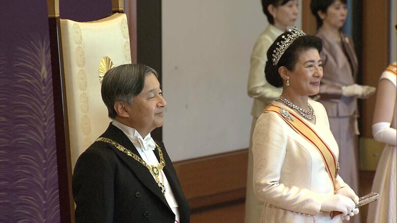 新年祝賀の儀で駐日大使らから祝賀を受けられる天皇皇后両陛下