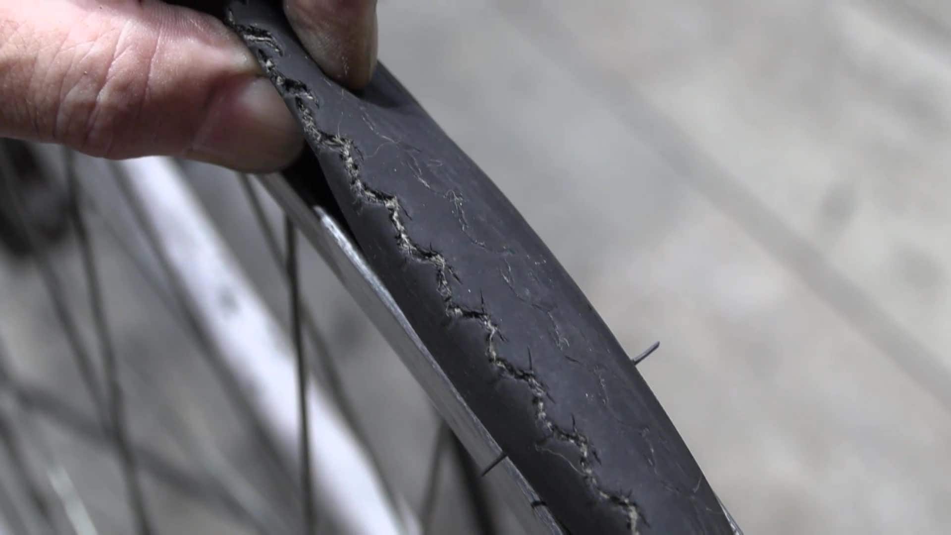 災害級の暑さ”タイヤのトラブルに注意 “夏場に急増”自転車のパンクや