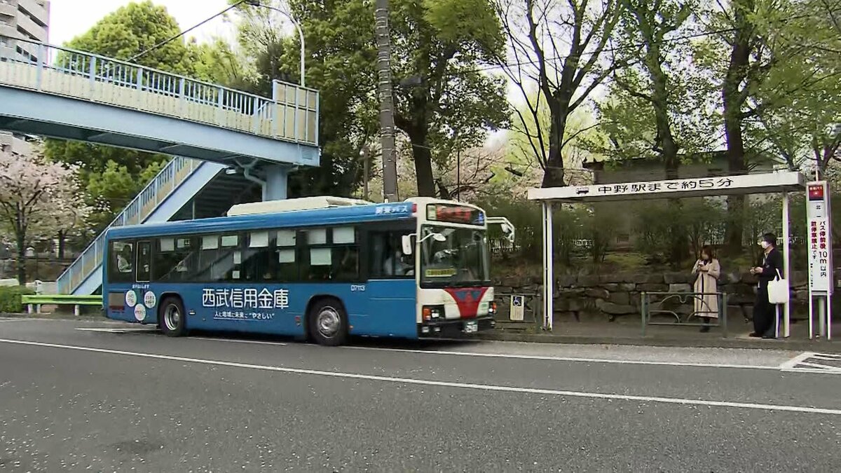 「遅い」と因縁...走行中の路線バスで運転手に刃物突きつけた60代男を現行犯逮捕 東京・中野区