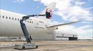 JALが日本初のリモコン式機体洗浄ロボットを導入、作業員の負担を最大4割削減　年内の本格運用へ