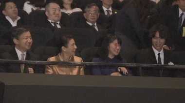 皇太子ご一家、映画試写会へ 愛子さまが福士蒼汰にご質問