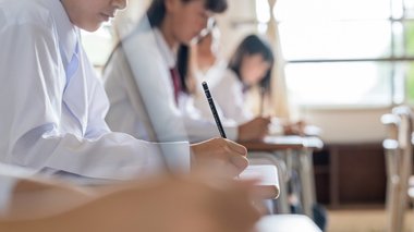 「教員による児童生徒への性暴力」被害者による実態調査でわかったいくつかの傾向とは