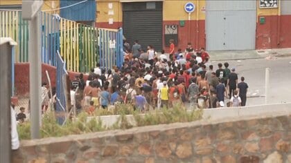 モロッコからスペインに約5万人の不法移民が海を渡って流入　少なくとも57人死亡