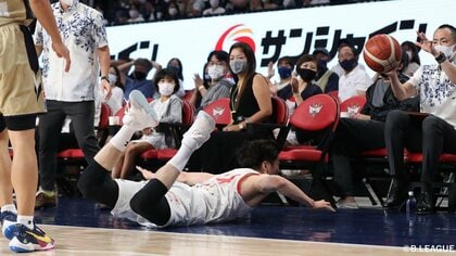 千葉ジェッツCS決勝へ！「前歯2本折れた」佐藤卓磨が気迫のダイブ