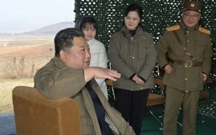 金正恩総書記が娘をミサイル試射に同行…このタイミングで公開したワケ