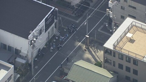 「かばんを男同士で取り合っていた」3人組の男が金塊2キロを強奪　男性4人を突然殴り催涙スプレーかけ逃走　東京・葛飾区