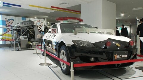 「ポリスミュージアム」開館　白バイ乗車・指紋採取体験